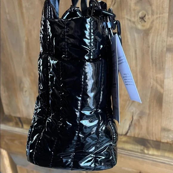 Ah-dorned | Classic Black Metallic Tote Bag w/ Crossbody Strap & Bag Charm Chain - Picture 5 of 17